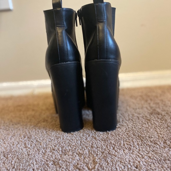 Don’t mess with me BLACK BOOTS! - Picture 3 of 4